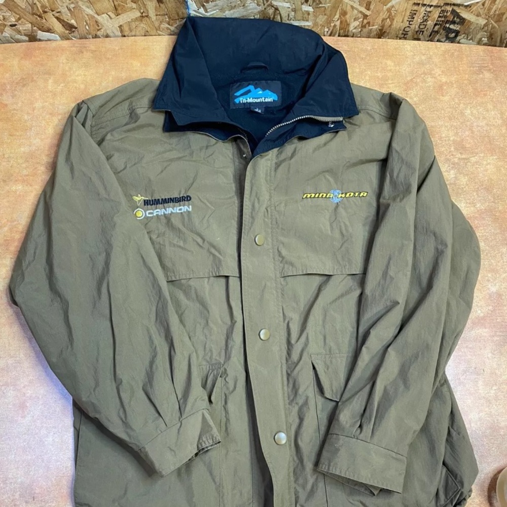 Tri-Mountain Large Jacket Fishing Hummingbird